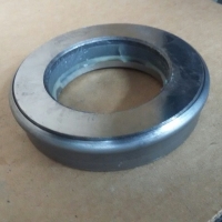 AT17464 John Deere Throw Out Bearing